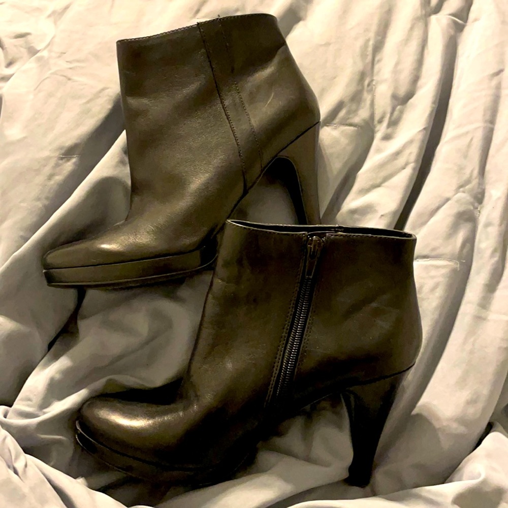 Nine West black leather booties 7.5